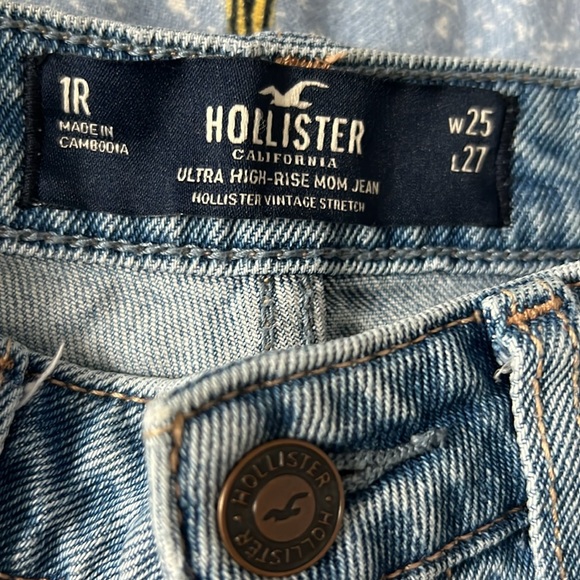 HOLLISTER Ultra-High Rise Mom Jean - Picture 5 of 5